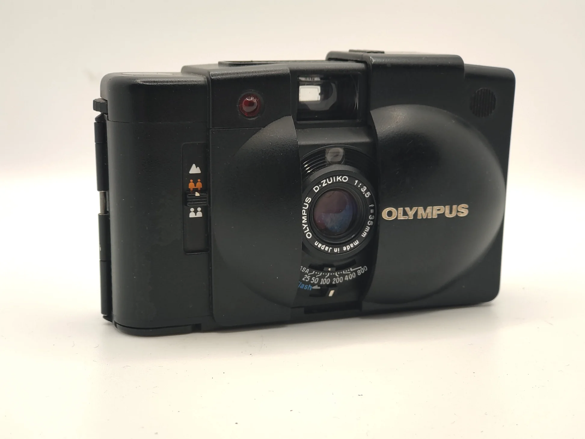 Olympus XA-2